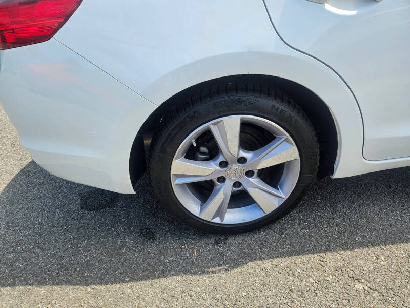 2013 Acura ILX 2.0L w/Premium