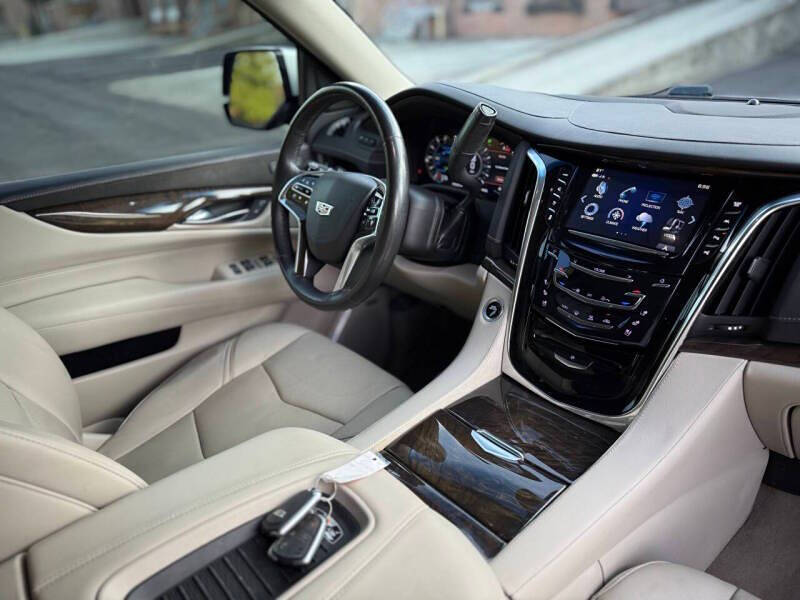 2018 Cadillac Escalade Luxury