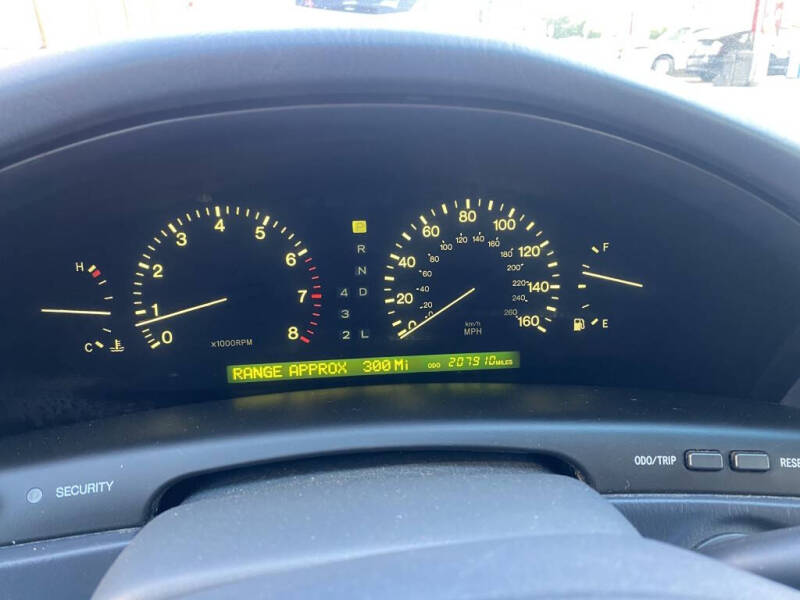 2000 Lexus LS 400
