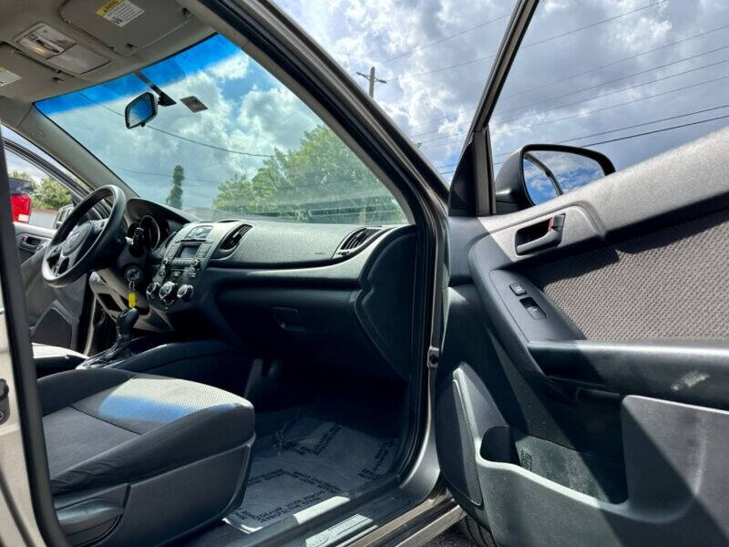 2012 Kia Forte5  - $8,995