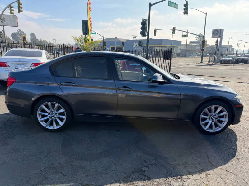 2012 BMW 3 Series 328i