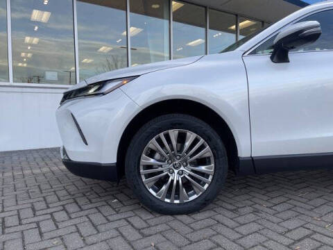 2023 Toyota Venza LE