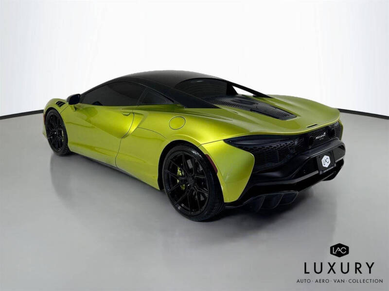 2023 McLaren Artura
