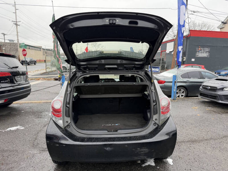 2013 Toyota Prius c One