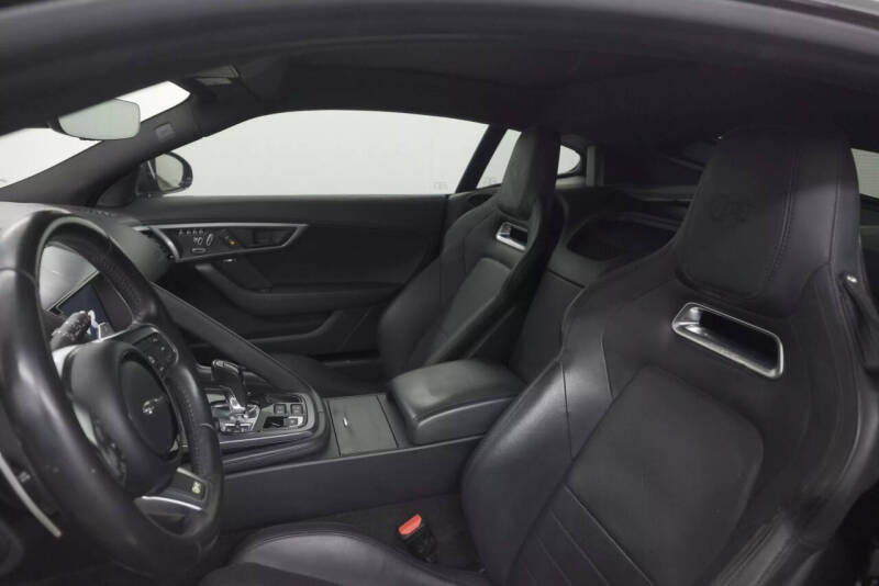 2018 Jaguar F-TYPE R