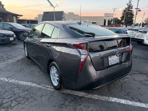 2018 Toyota Prius Two