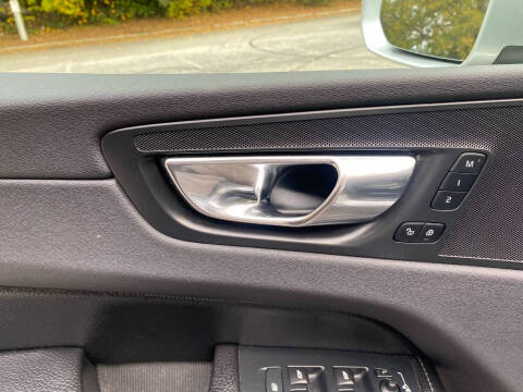 2018 Volvo XC60 T5 Momentum