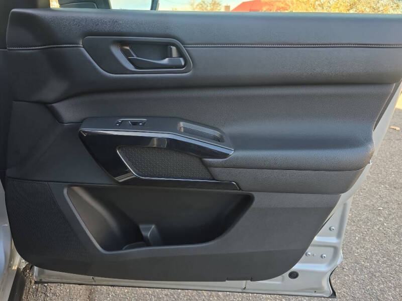 2024 Nissan Pathfinder SV