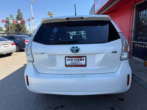 2013 Toyota Prius v Three