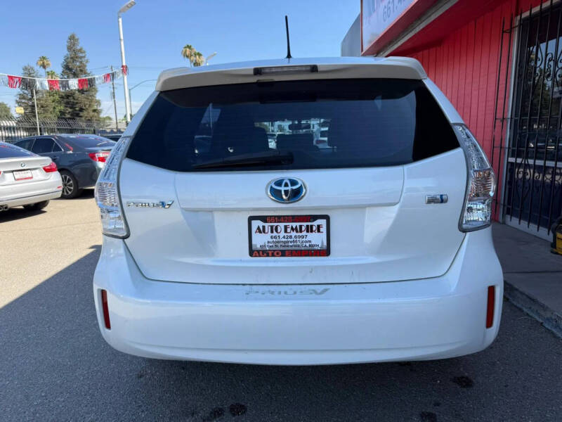 2013 Toyota Prius v Three