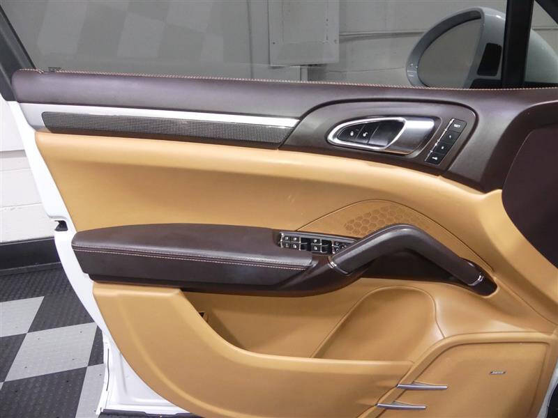 2016 Porsche Cayenne GTS