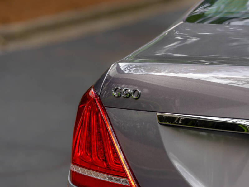 2018 Genesis G90