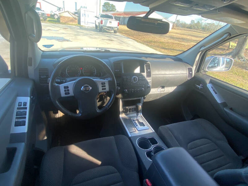 2012 Nissan Pathfinder LE