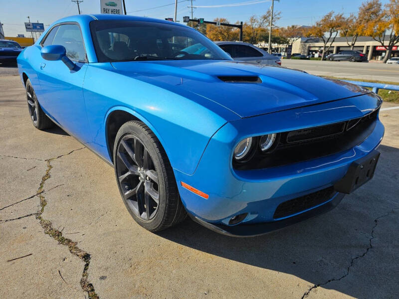 2019 Dodge Challenger SXT's photo
