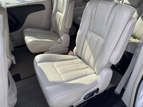 2011 Chrysler Town and Country Touring-L