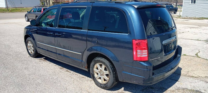 2009 Chrysler Town & Country Touring photo 4