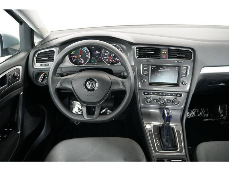 2016 Volkswagen e-Golf SE