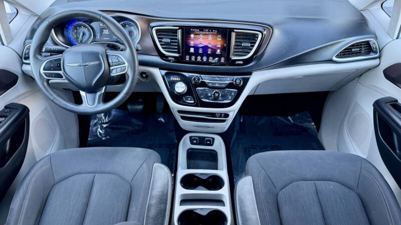 2017 Chrysler Pacifica Touring