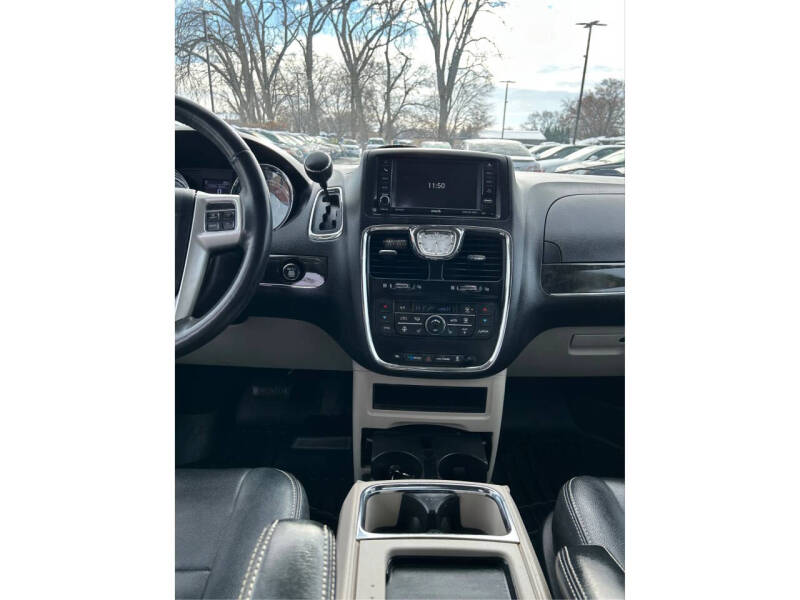 2015 Chrysler Town and Country Touring