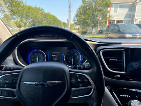 2017 Chrysler Pacifica Touring-L