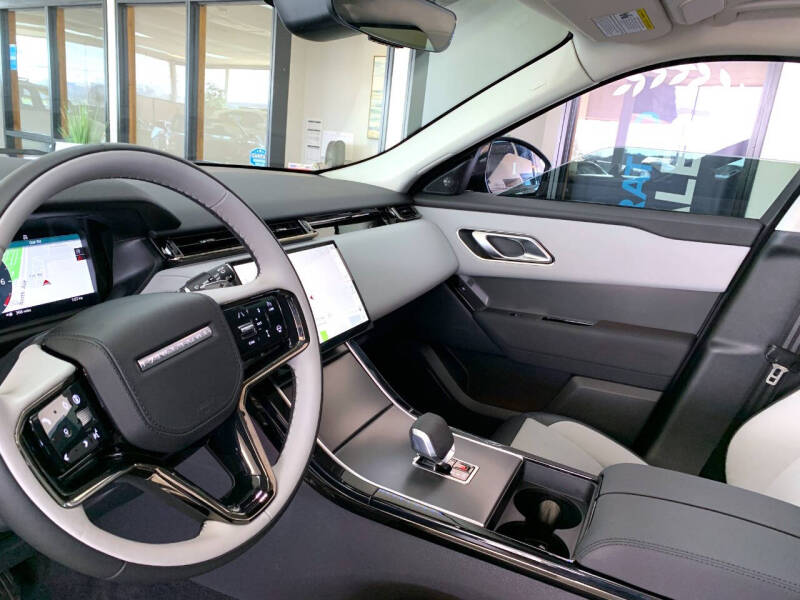 2025 Land Rover Range Rover Velar P250 Dynamic SE