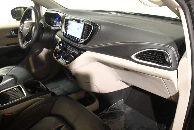 2024 Chrysler Pacifica Plug-In Hybrid Select