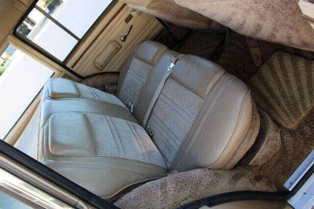 1990 Jeep Grand Wagoneer