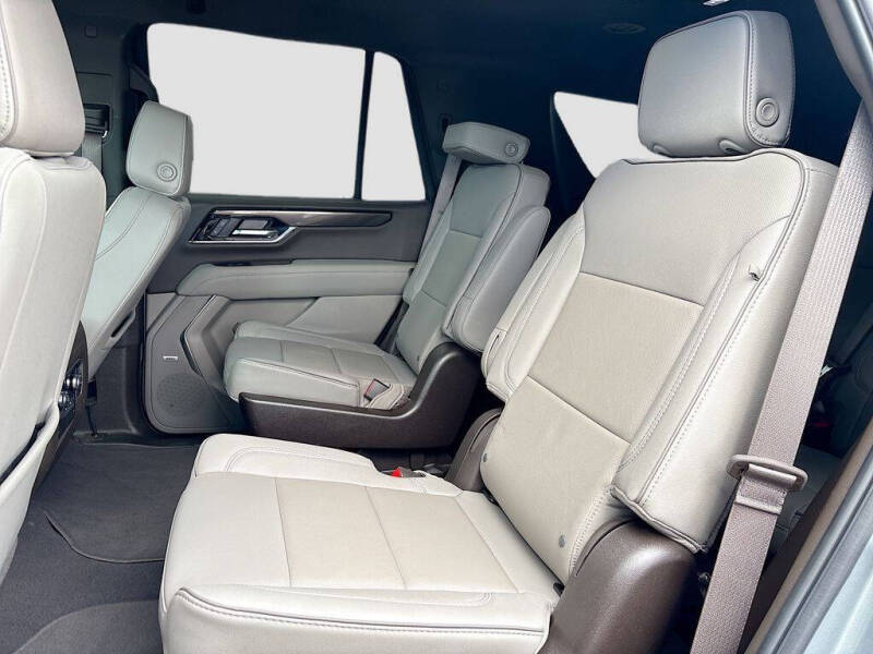 2025 GMC Yukon Elevation