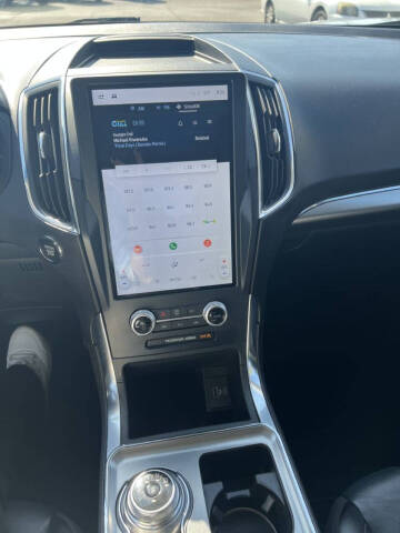 2022 Ford Edge Titanium