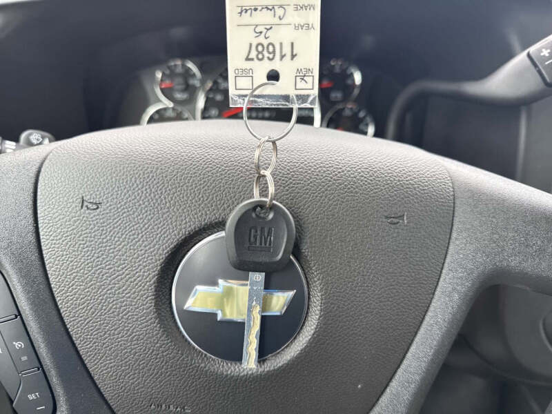 2025 Chevrolet Express LS 3500