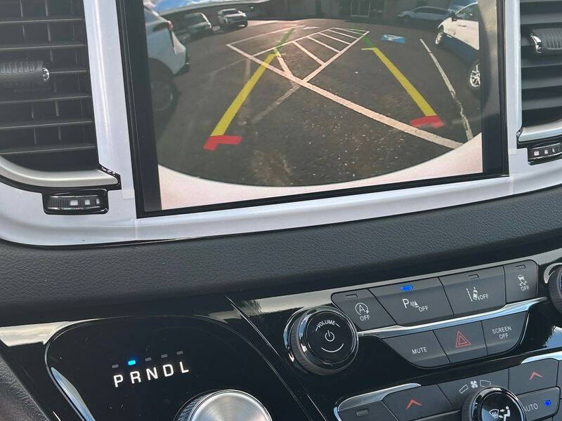 2025 Chrysler Voyager LX