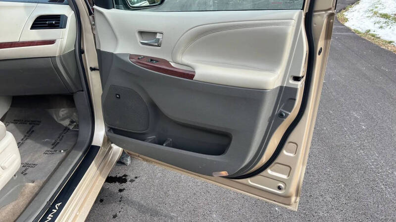 2014 Toyota Sienna Limited 7-Passenger