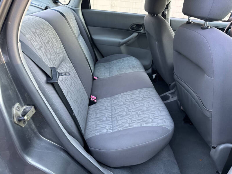 2005 Ford Focus ZX4 SE