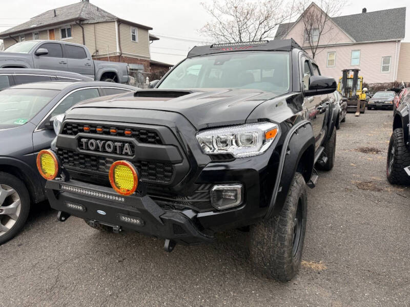 2023 Toyota Tacoma SR's photo
