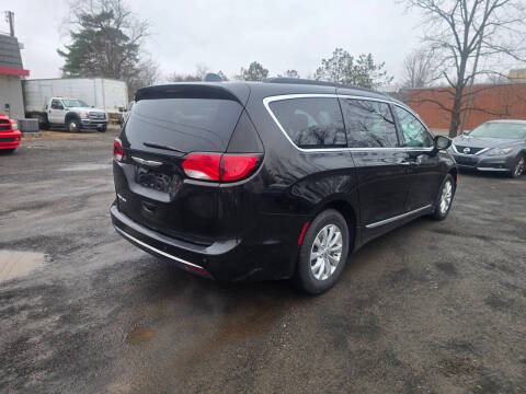 2017 Chrysler Pacifica Touring-L