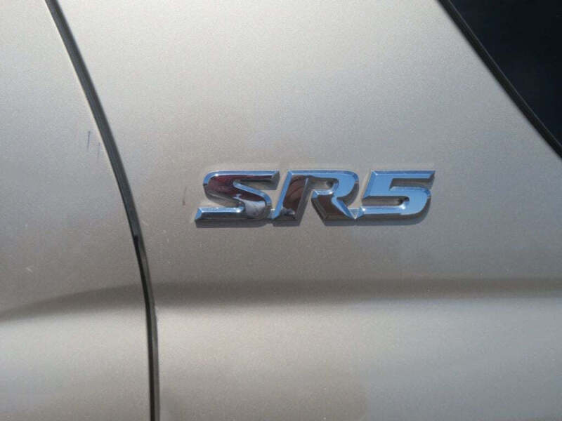 2005 Toyota Sequoia SR5