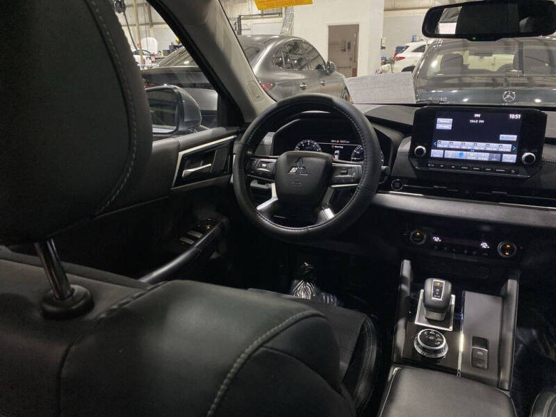 2022 Mitsubishi Outlander SE