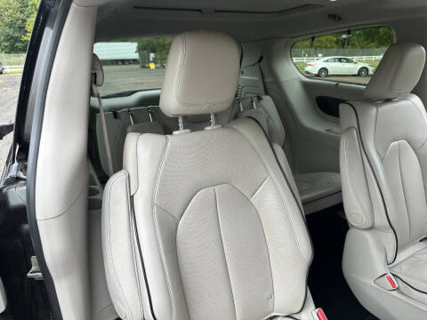 2017 Chrysler Pacifica Hybrid Platinum