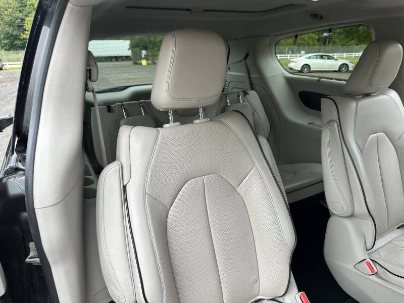 2017 Chrysler Pacifica Hybrid Platinum