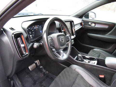 2021 Volvo XC40 T5 R-Design