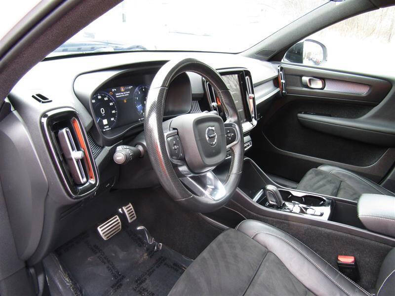 2021 Volvo XC40 T5 R-Design