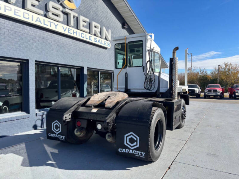 2017 Capacity Yard Spotter