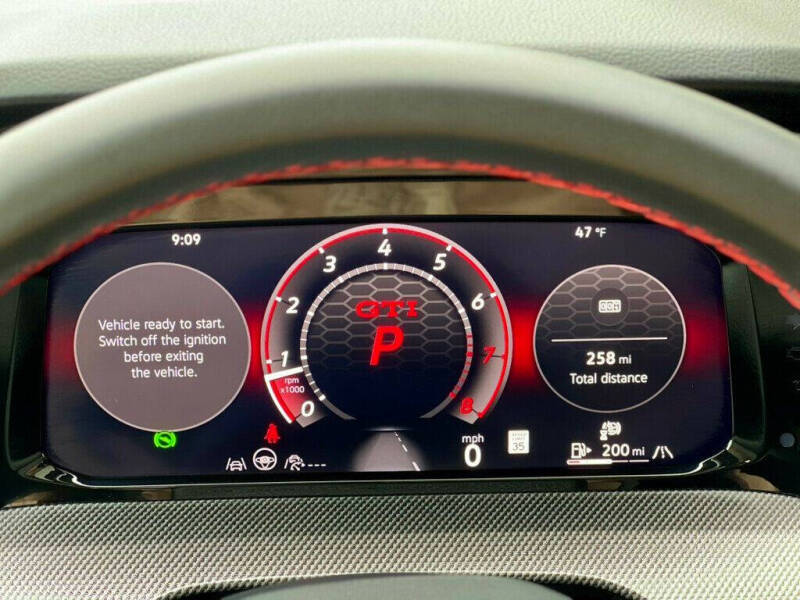 2025 Volkswagen Golf GTI SE