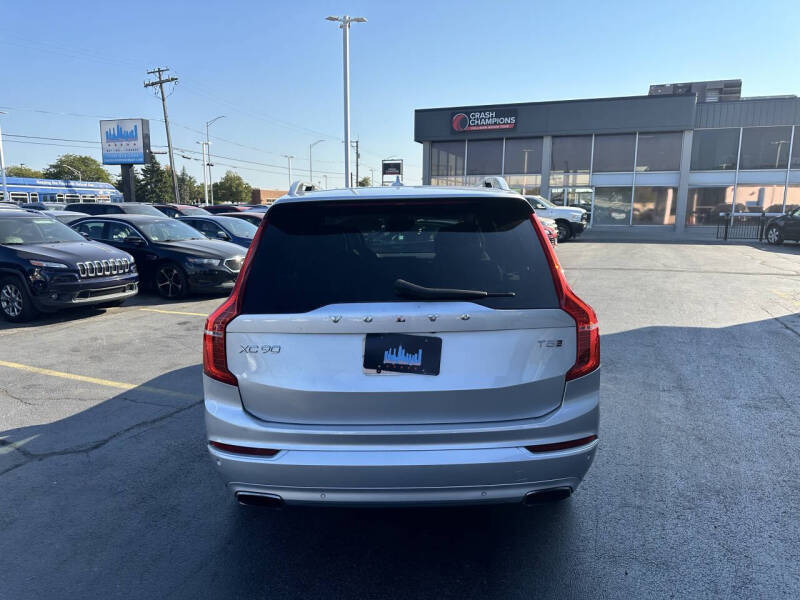 2016 Volvo XC90 T5 Momentum