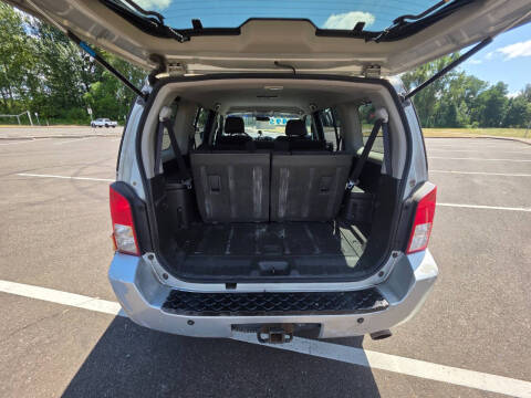 2005 Nissan Pathfinder LE