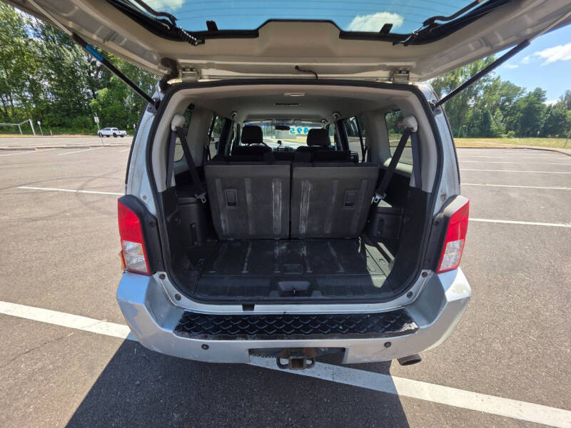 2005 Nissan Pathfinder LE
