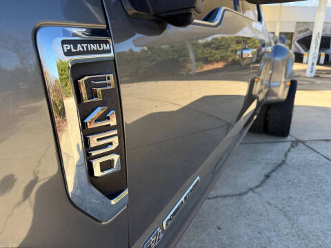 2022 Ford F-450 Super Duty Platinum