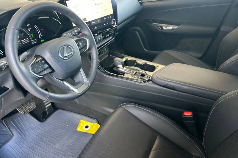 2025 Lexus NX 450h+