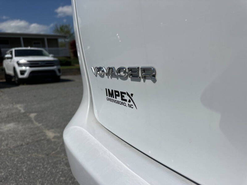 2023 Chrysler Voyager LX