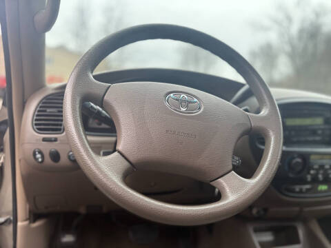 2004 Toyota Sequoia SR5